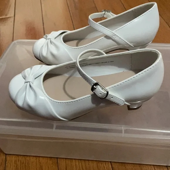 Girls Low Heel Shoes- White SZ 12 - Picture 3 of 9